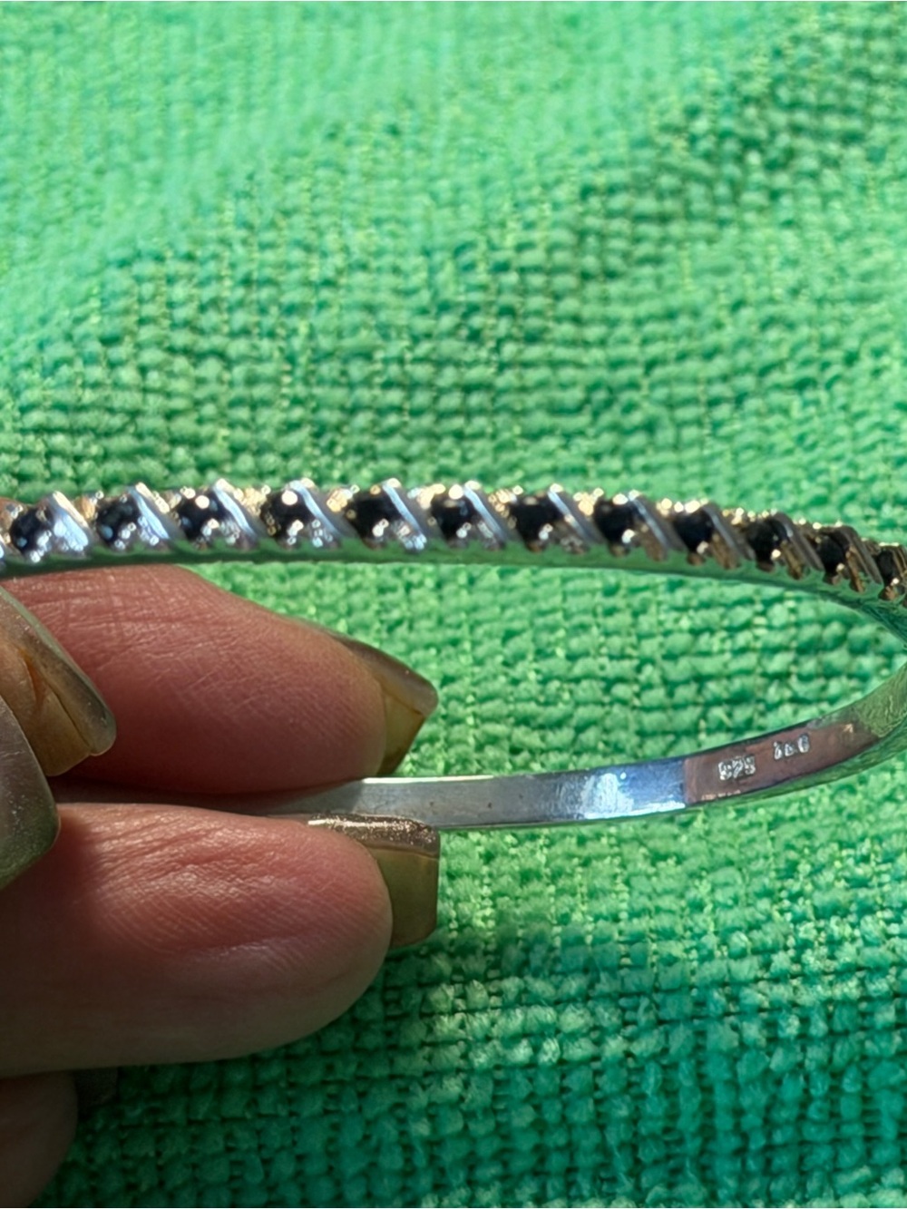 Pristine Blue Sapphire Sterling Silver Hinged Bangle Bracelet 7 Inch